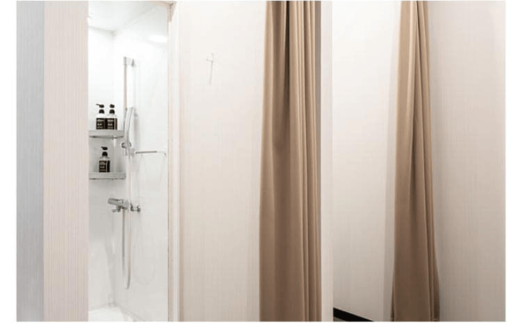 清潔感のあるシャワールーム