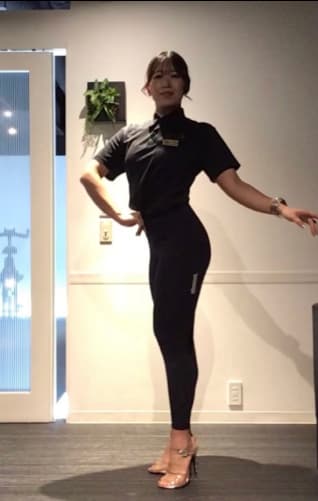 CHANGE部門・ART部門 女性 サイドポーズ