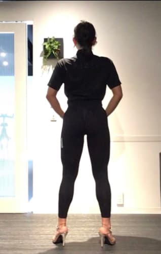 CHANGE部門・ART部門 女性 バックポーズ